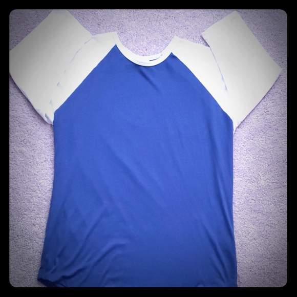 LuLaRoe Tops - Lu Laroe women mid sleeve shirt